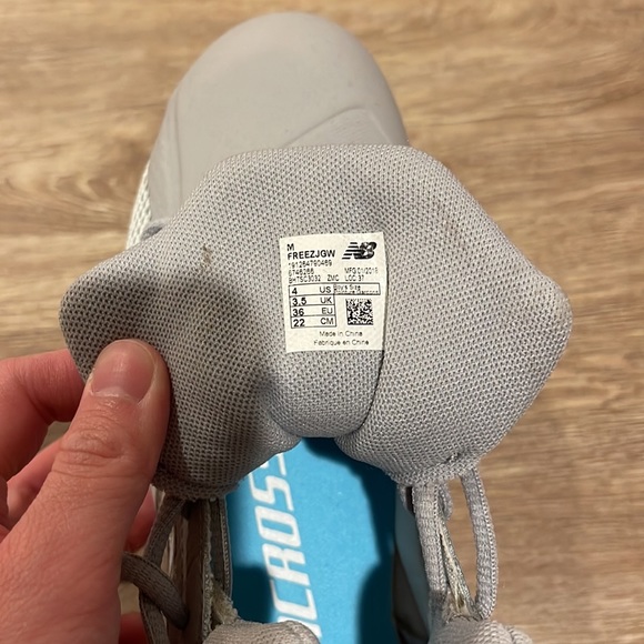 New Balance Women’s Lacrosse Cleats - Picture 3 of 4